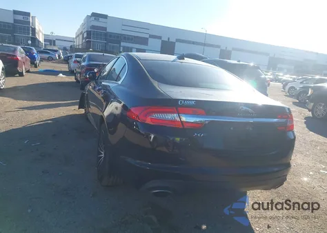 2015 Jaguar Xf 2.0T Premium z USA, uszkodzony, nr VIN SAJWA0FS6FPU62841